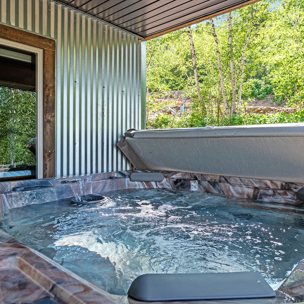 Rustic Cabin 4 Bedroom-2 Baths