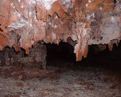 https://upload.wikimedia.org/wikipedia/commons/0/01/Cave_Boxwork_often_call_cratework_when_this_large._WInd_Cave.JPG